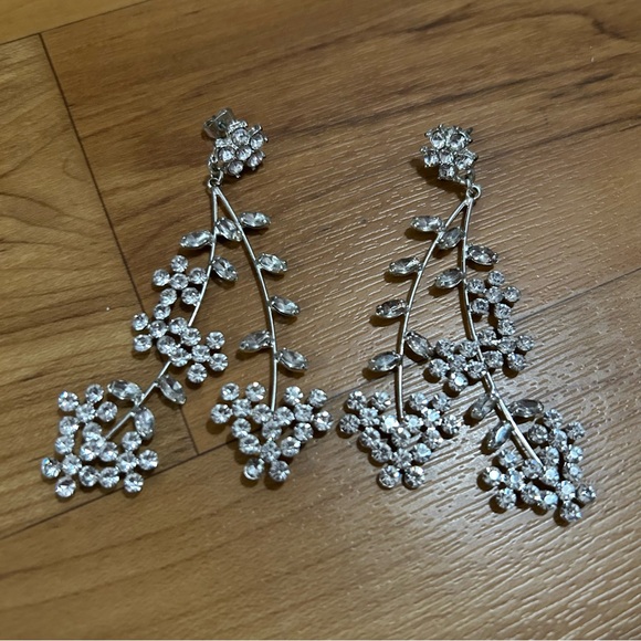 Elegant Silver Floral Rhinestone Drop Earrings - Picture 1 of 2